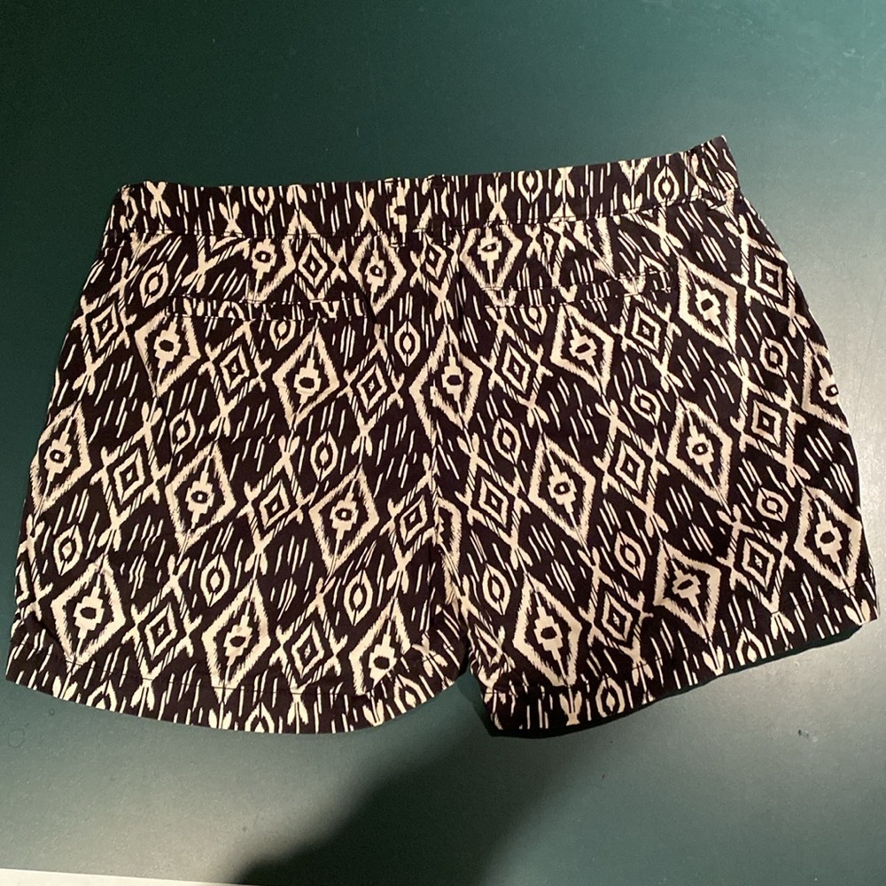 Black White Ikat Print Shorts - Picture 2 of 6